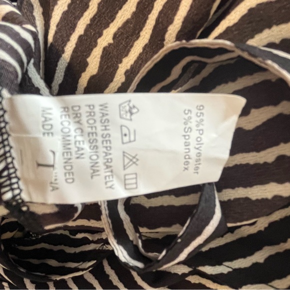 🖤One Piece Jumper - Picture 3 of 3